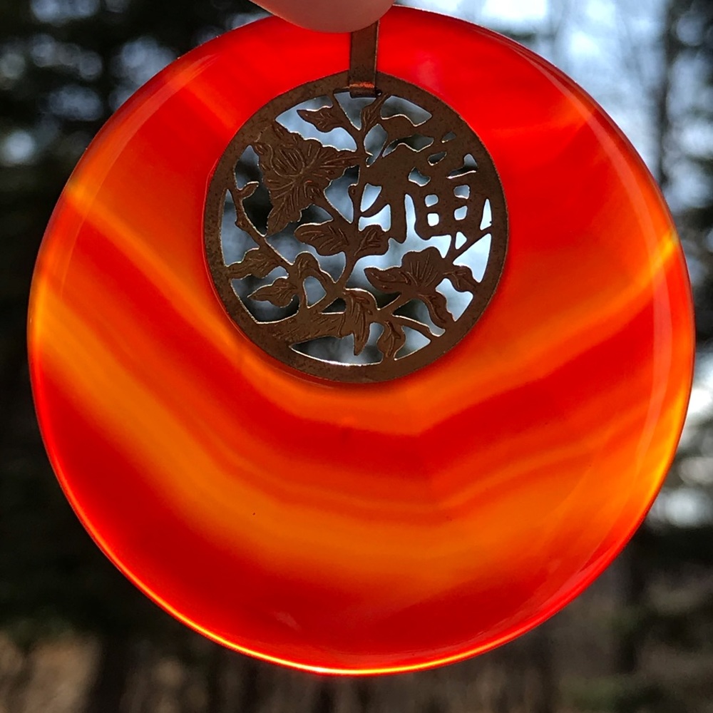 Vintage Agate & Pressed Metal Pendant Necklace!